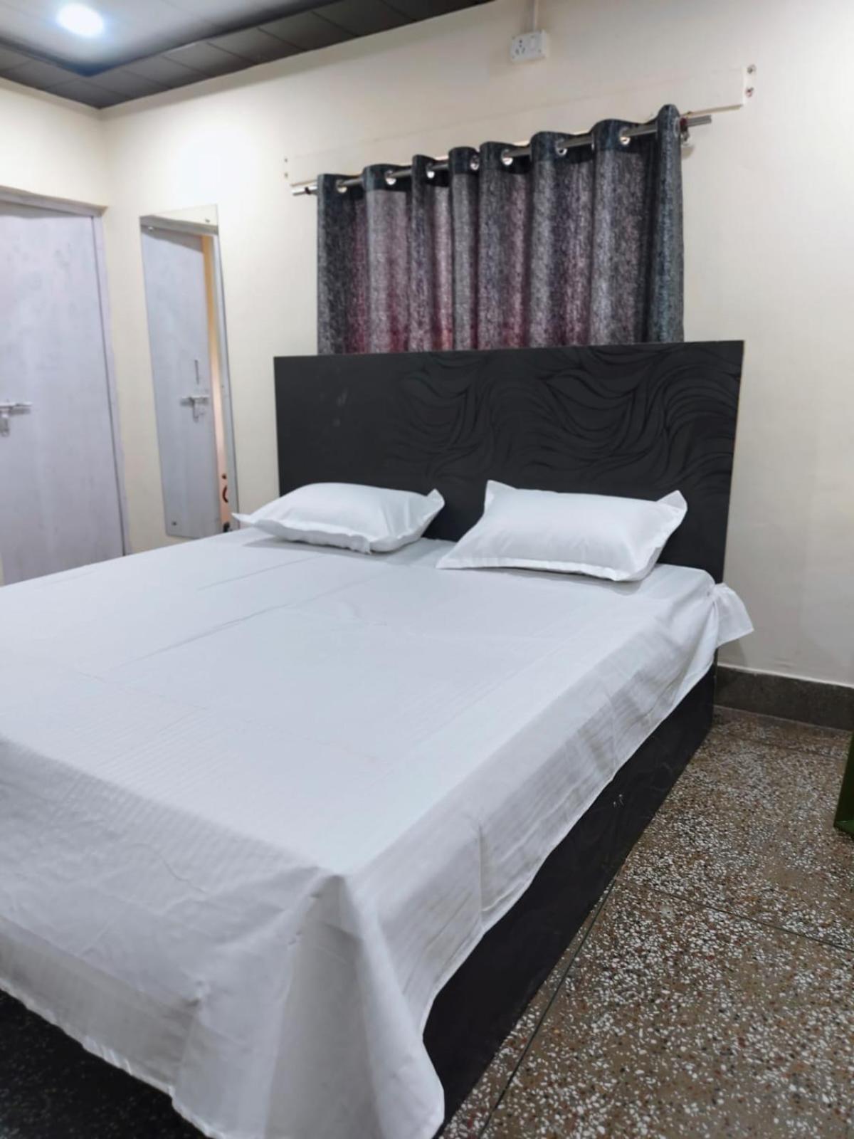 Hotel Crystal Dreams Mathura Exterior photo