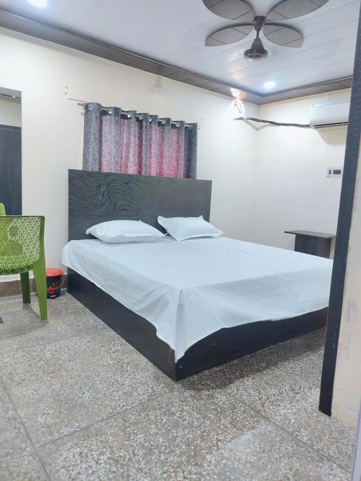 Hotel Crystal Dreams Mathura Exterior photo